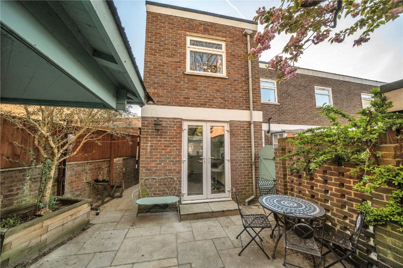 Waterside Close, London, SE16