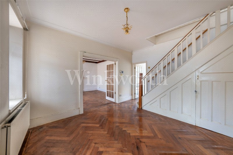 Wayside, London, NW11
