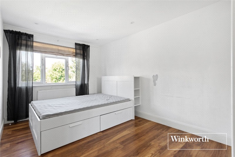 Etchingham Park Road, London, N3
