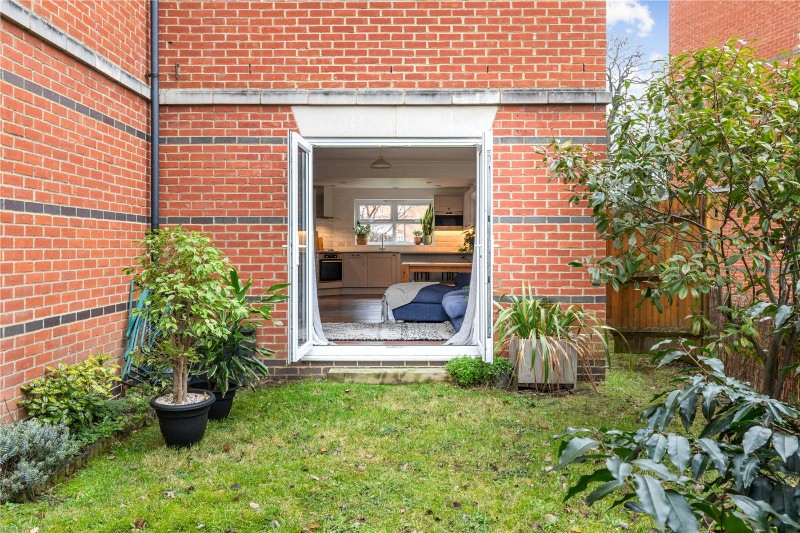 Lisle Close, London, SW17