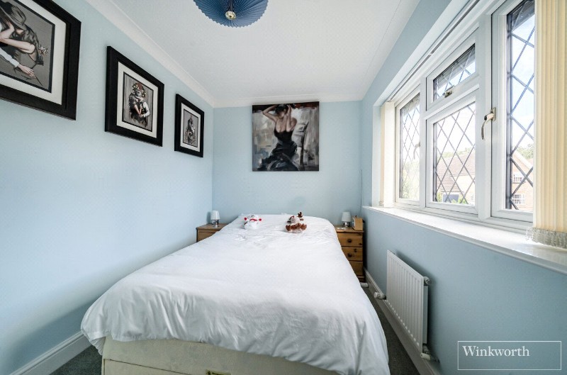 Heywood Drive, Bagshot, Surrey, GU19