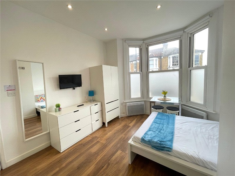 Bloemfontein Road, London, W12
