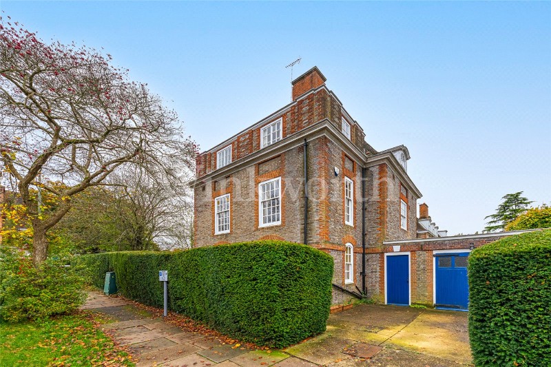 North Square, London, NW11
