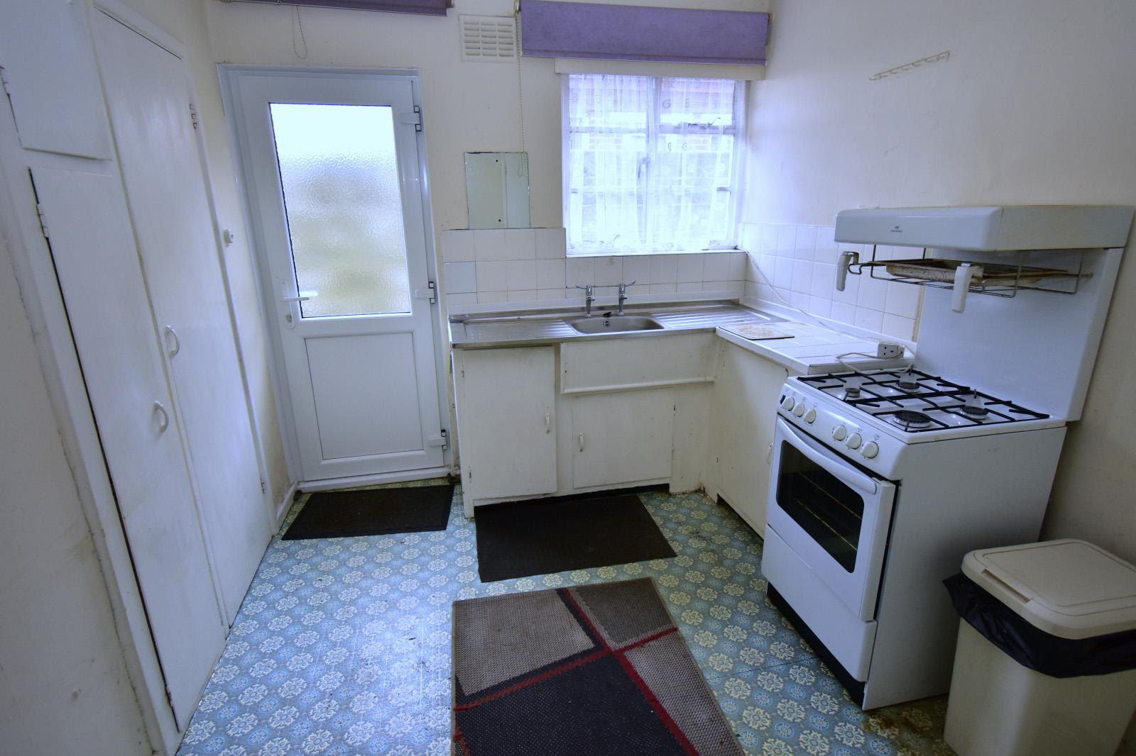 A KITCHEN.JPG