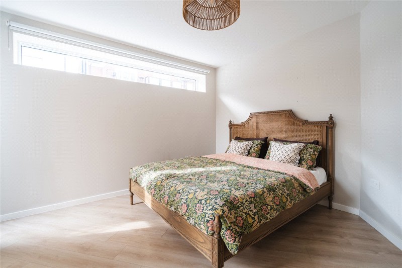 Salford Road, London, SW2