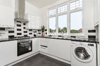 River Avenue, London, N13