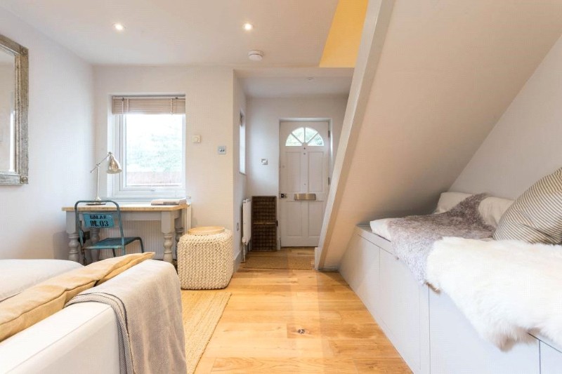 Coach House Lane, Highbury Hill, Islington, N5