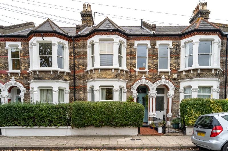 Holmewood Gardens, London, SW2