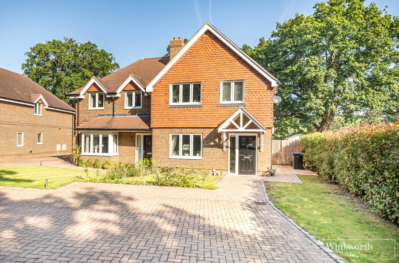 3 bedroom property for sale in Guildford Road, Bagshot, Surrey, GU19 (Ref BGS220087) £575,000