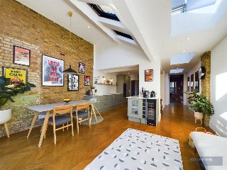 Hook Road, Chessington, KT9