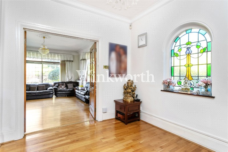 Powys Lane, London, N14