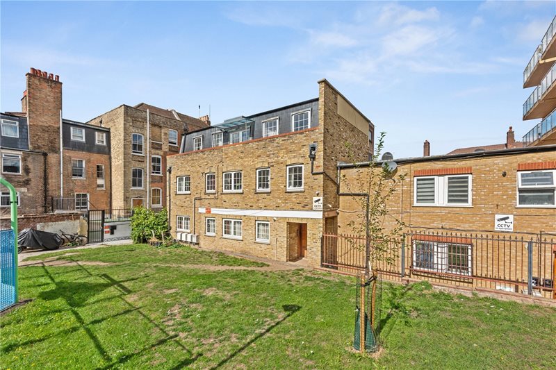 Roz House, 13 Stanway Street, N1