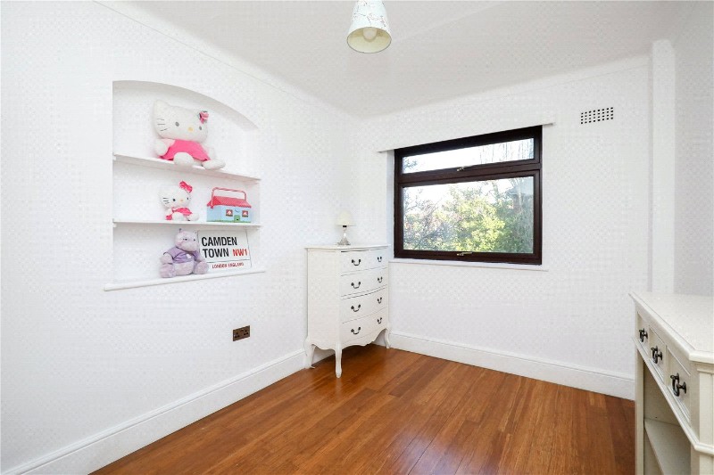 Dallas Road, London, W5