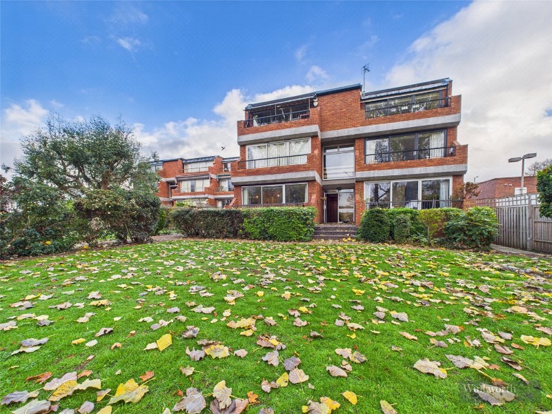 Hampton Court Road, East Molesey, KT8