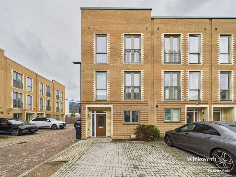 Edgecumbe Avenue, Colindale, NW9