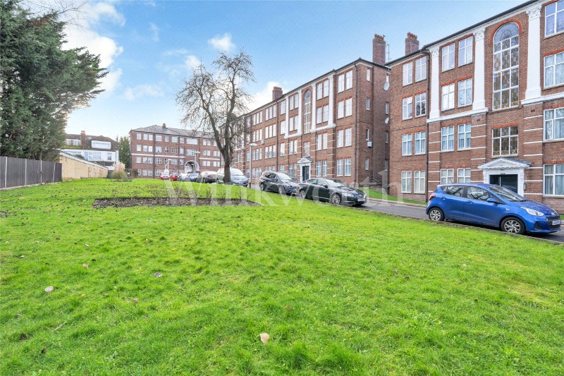 Golders Green Road, London, NW11