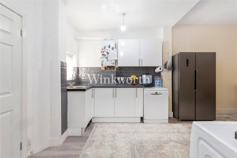 Station Crescent, London, N15