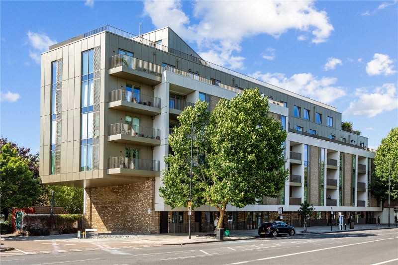 Balham High Road, London, SW17