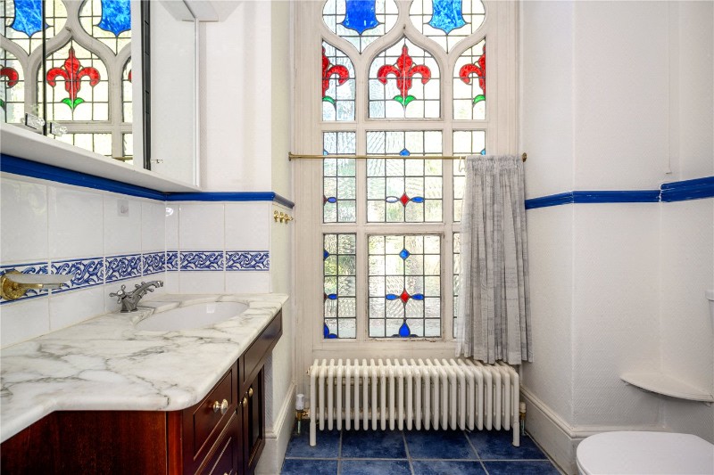 Cobbetts Hill, Weybridge, Surrey, KT13