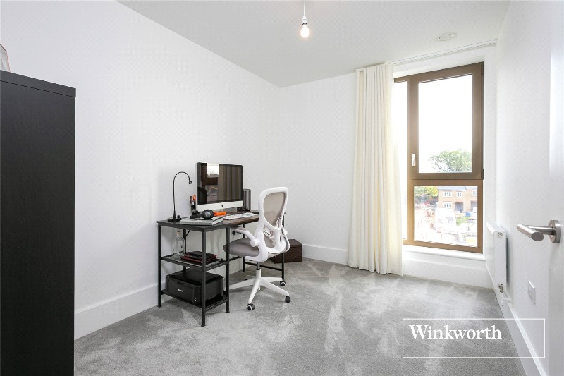 Chaplin Drive, Trent Park, Cockfosters, EN4