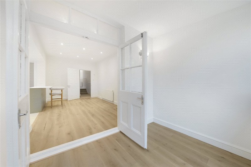 Rathcoole Avenue, London, N8