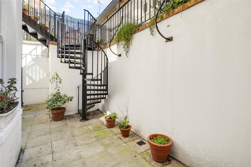Pont Street, London, SW1X