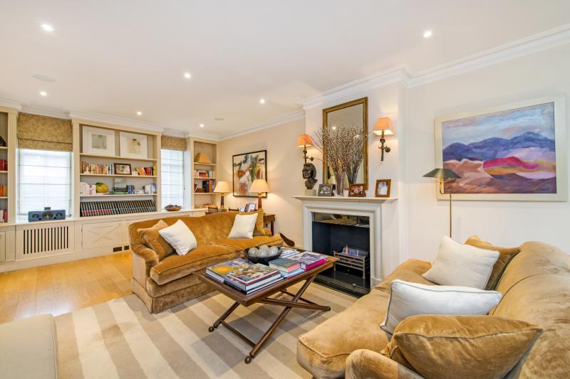 Roedean Crescent, London, SW15