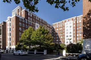 Edgware Road, Nr. Marble Arch, W2