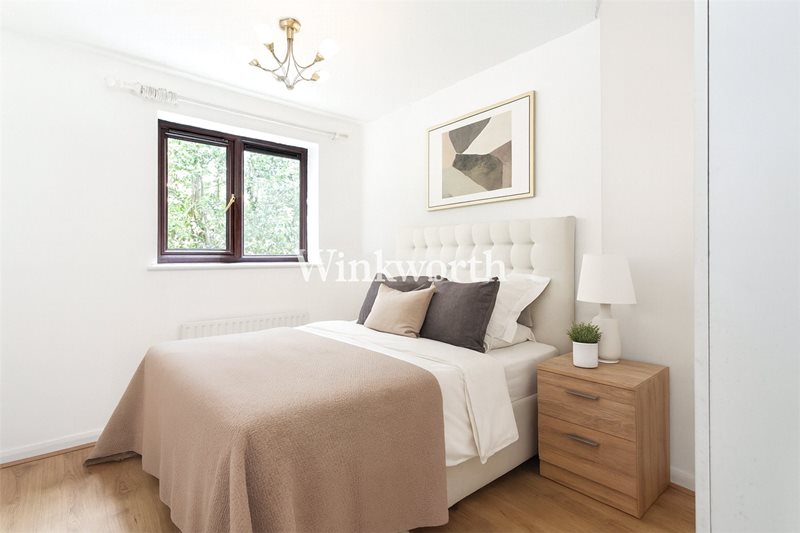 De Bohun Avenue, London, N14