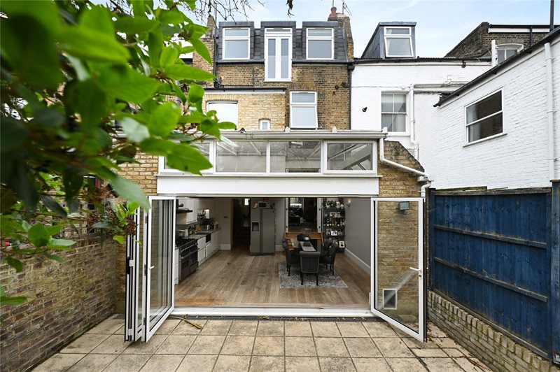 Warbeck Road, London, W12