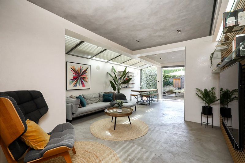 Windmill Road, London, TW8