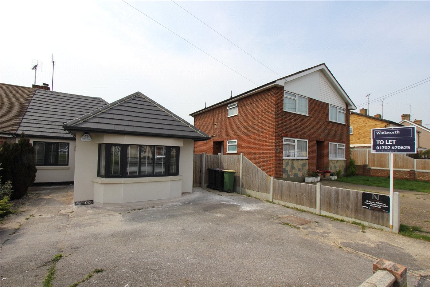 3 bedroom property to rent in Warwick Road, Rayleigh, Essex, SS6 (Ref