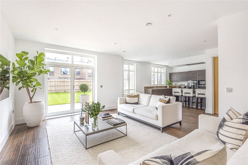 Vickers Close, Longcross, Surrey, KT16