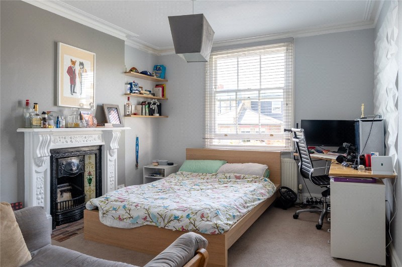 Holmdene Avenue, London, SE24