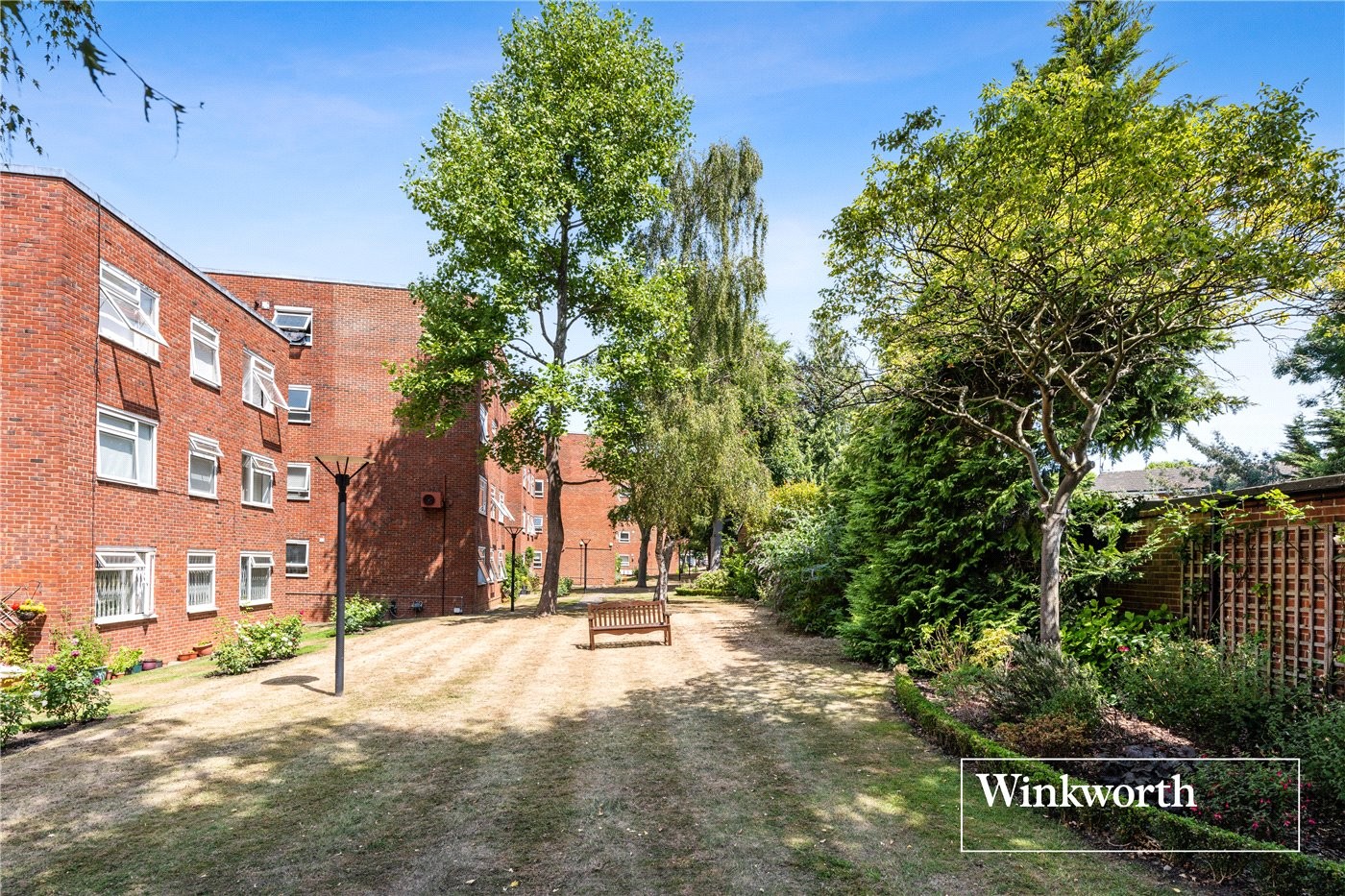 3 bedroom property for sale in Greenacres, Hendon Lane, Finchley, N3