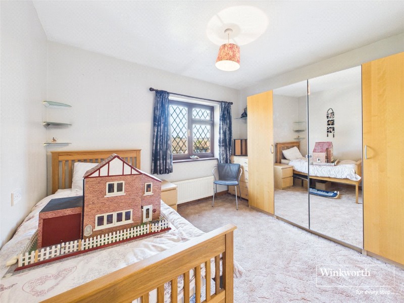 Wolmer Gardens, Edgware, HA8