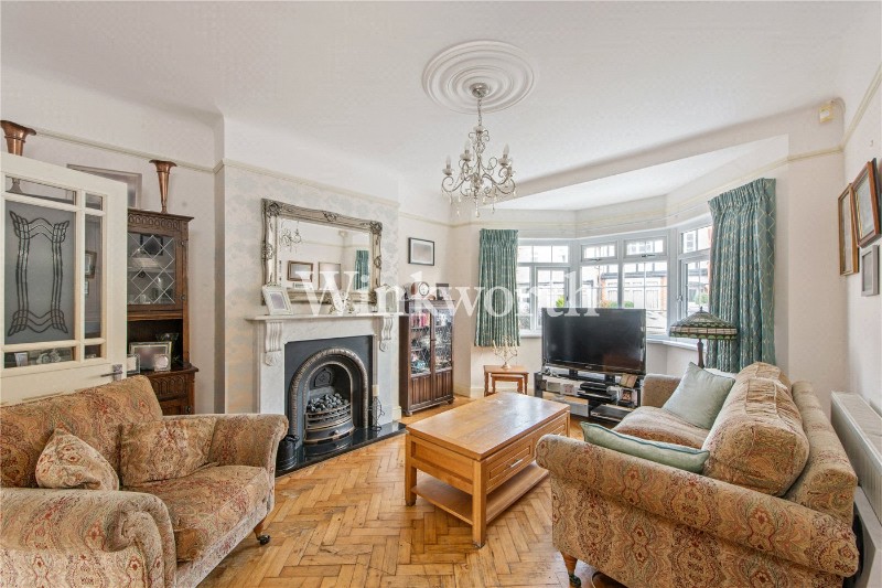 River Avenue, London, N13