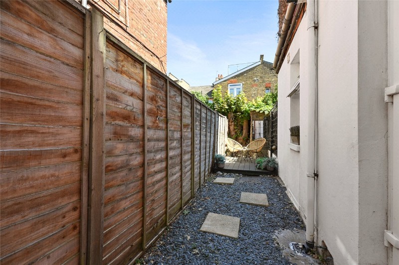 Oaklands Grove, London, W12