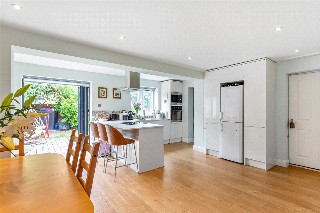 Hadleigh Close, London, SW20