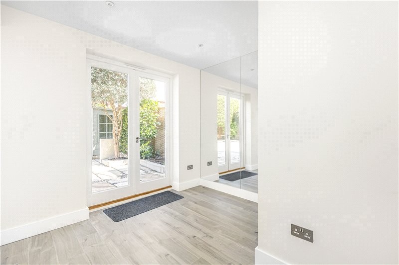 Beverley Close, Barnes, London, SW13