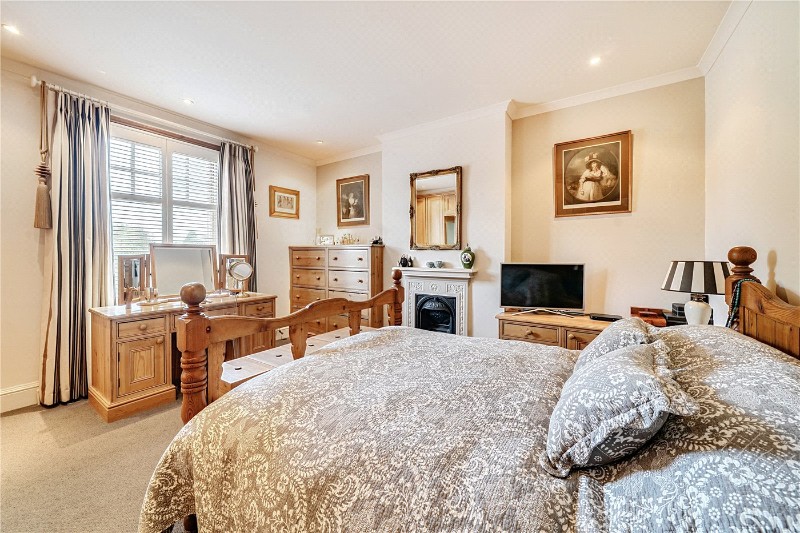 West End Grove, Farnham, Surrey, GU9