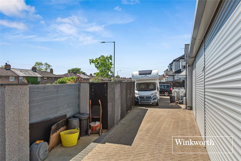Bedford Avenue, Barnet, EN5