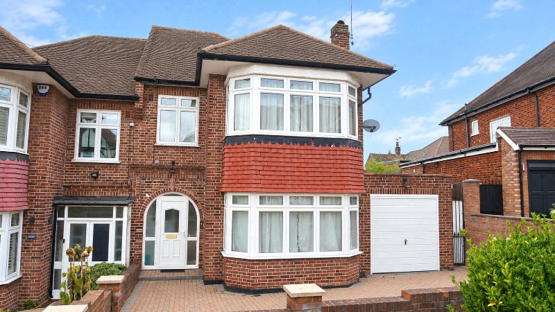 Ashurst Road, Cockfosters, EN4