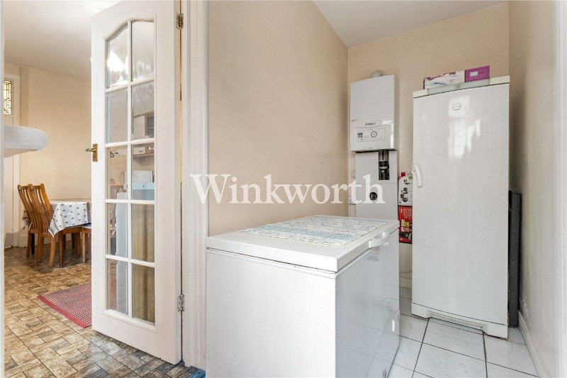 Caversham Avenue, London, N13