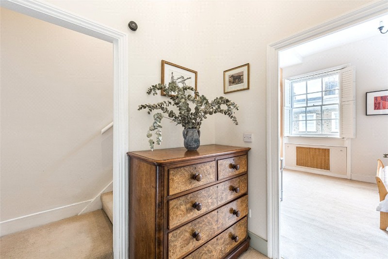 Moreton Terrace, London, SW1V