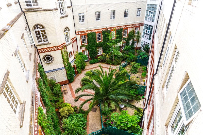 Rosebery Avenue, London, EC1R