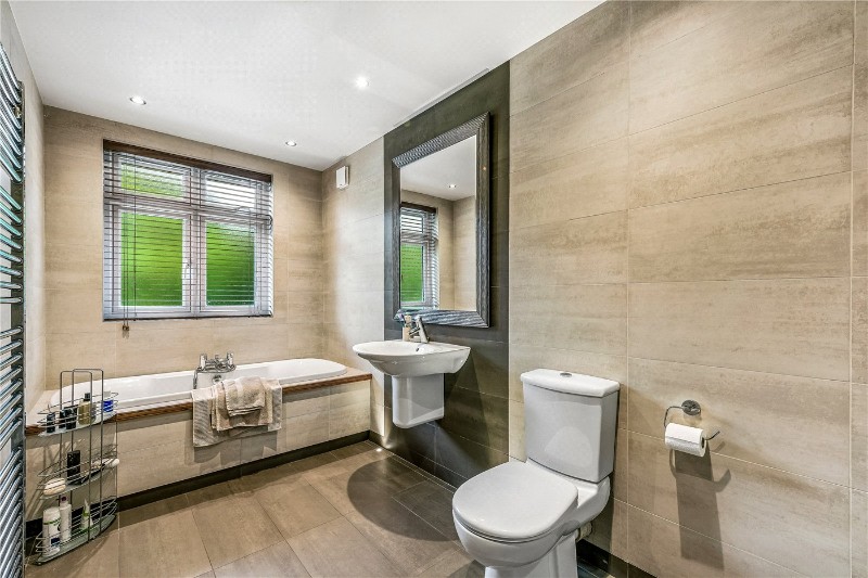Creighton Avenue, London, N2