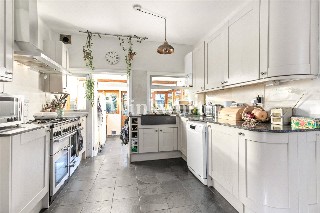 Westbury Avenue, London, N22