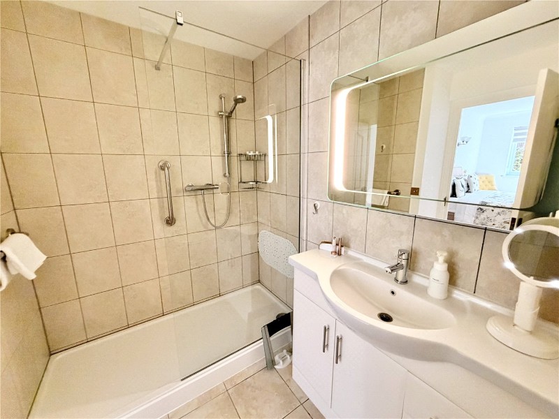 Canford Cliffs Road, Canford Cliffs, Poole, BH13