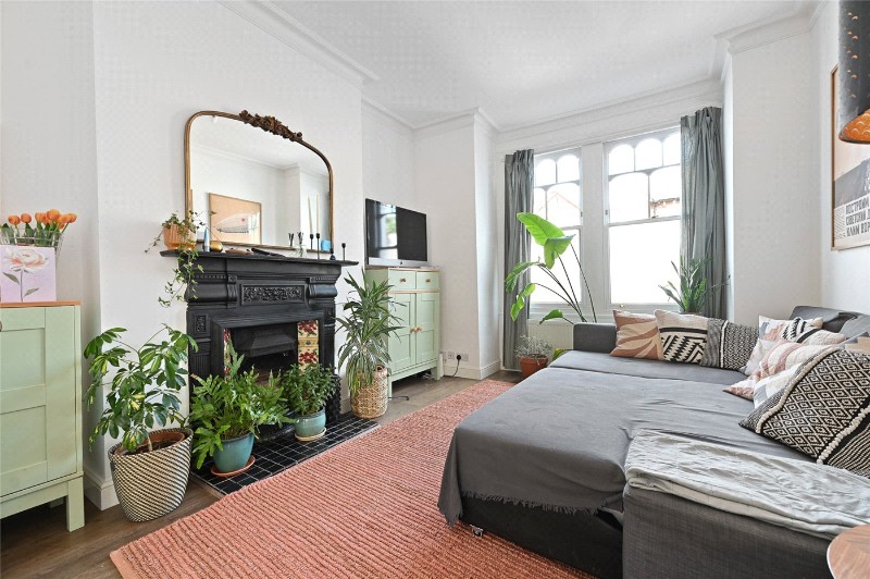 Oaklands Grove, London, W12